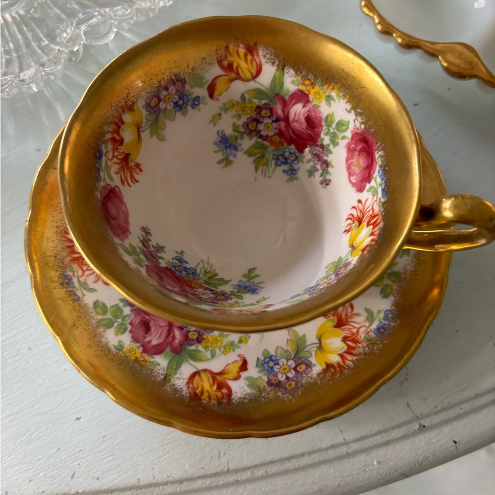 Royal Chelsea England Bone China Tea Cup & Saucer – Gold Trim & Floral Design